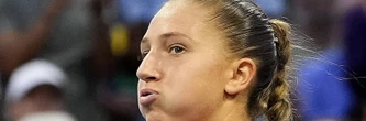 Diane Parry : elle a une grosse particularité dans son jeu, qui est la joueuse de tennis française ?