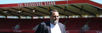 Quand le propriétaire de Nottingham Forest descend sur la pelouse et s'en prend à son entraîneur