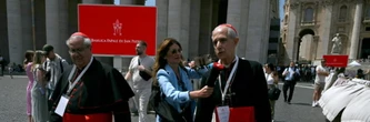 A J-4 du conclave, un désistement et des concertations désormais comptées