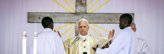 Dans l'est de l'Angola, le pape dénonce l'"exploitation" par les "tyrans"