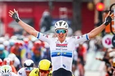 DIRECT. Tour de France 2025 : Merlier s'impose en costaud, Philipsen au tapis, le classement après la 3e étape
