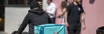 Un livreur Deliveroo a gagné 100 000 euros et un nouveau contrat, voici comment il a fait