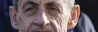Nicolas Sarkozy a-t-il dû se soumettre à une fouille corporelle, entièrement nu ?