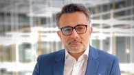 Fotinos (Lexus): «Nadie va a querer tirar un cable para cargar su coche desde un tercer piso»