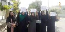 Las mujeres afganas salen a las calles de Kabul y protestan públicamente por sus derechos 