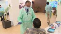 Farmacéuticos madrileños reciben la segunda dosis contra el coronavirus