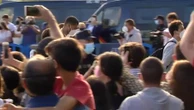 Recibimiento de la afición a la selección a su llegada al hotel de concentración en Sevilla