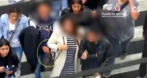 VIDEO ¬ Carterista roba a mujer en Centro Histórico; C5 lo cacha y SSC-CdMx lo atrapa