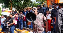 FOTOS ¬ Uruapan da último adiós a Alcalde con mariachi y reclamos contra la violencia
