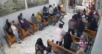 VIDEO FUERTE ¬ Hombre apuñala a otro durante misa en iglesia de Edomex; ya está preso