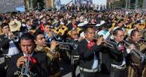 FOTOS Y VIDEOS ¬ Más de mil mariachis tocan megaserenata en el Zócalo de la CdMx