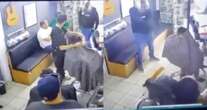 VIDEO ¬ Sujetos entran a barbería y ejecutan a cliente frente a un niño en Los Mochis