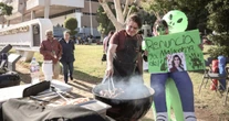 VIDEOS ¬ Ciudadanos protestan contra Marina del Pilar; organizan mega carne asada