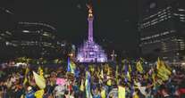 VIDEOS ¬ Miles de aficionados van al Ángel a festejar el tricampeonato del América