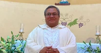 El sacerdote Bertoldo Pantaleón es despedido con porras, aplausos y vivas en Guerrero