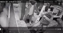 VIDEO ¬ Chofer de combi evita asalto con escape a toda velocidad. Pasó en Naucalpan