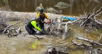 Matrimonio mexicano es hallado sin vida tras inundación en Texas; se busca a su hijo