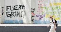 Sheinbaum condena xenofobia en marcha y "racismo aberrante" contra policía de la CdMx