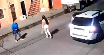 VIDEO MUY FUERTE ¬ Hombre mata a mujer con fusil y huye; Fiscalía de Jalisco lo busca