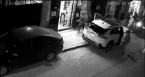 VIDEO ¬ Comando armado, con escopeta y un rifle AK-47, roba una camioneta en Puebla
