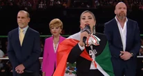 VIDEO ¬ Deyra Barrera se equivoca al interpretar el Himno Nacional en Worlds Collide
