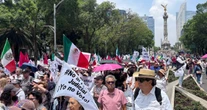 FOTOS y VIDEOS ¬ La marcha contra “el comunismo” y “el fraude judicial” pinta Reforma