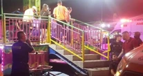 VIDEO ¬ Un juego mecánico se desploma y deja 15 personas lesionadas; 8 son menores
