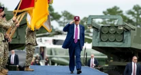 Trump presidirá desfile militar y la resistencia planea protestas en los 50 estados