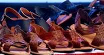 VIDEO ¬ Adidas ofrece disculpa pública por huaraches "inspirados" en diseño de Oaxaca