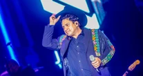EU revoca permiso a Julión Álvarez para trabajar en el país; artista lamenta hecho