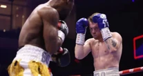 Saúl Álvarez vence a William Scull por decisión unánime; peleará con Terence Crawford