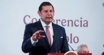 VIDEO ¬ El Gobernador de Puebla le truena los dedos a su Secretaria de Turismo