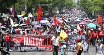 VIDEO ¬ Automovilista trata de embestir a grupo de la CNTE sobre calzada de Tlalpan