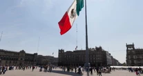 El asta Bandera se iza por primera vez en México para reconocer a mujeres indígenas