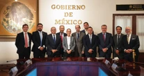 Sheinbaum acuerda con empresarios precios de acero y concreto para construir hogares