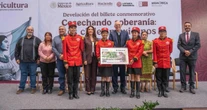 Lotería Nacional y Agricultura presentan billete que reconoce a productores de chile