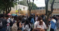Estudiantes de la Prepa 8 son desalojados ante amenaza de bomba; resultó ser falsa