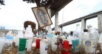 Hay dos sin identificar de la explosión. Una joven, y vive; un adulto que falleció