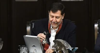 Noroña tacha de “cretino” a Cónsul por postura "servil" tras ir a Alligator Alcatraz