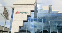 Fitch mejora la calificación de Pemex tras respaldo financiero del Gobierno federal