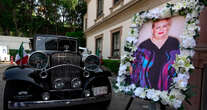 FOTOGALERÍA ¬ Fans de Paquita la del Barrio le rinden homenaje en la colonia Guerrero