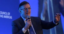 Trump disminuiría aranceles para vehículos mexicanos dentro del T-MEC, dice Ebrard
