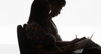 ¿Tus hijxs corren peligro si compartes sus fotos en redes? La SSPC alerta sobre ello