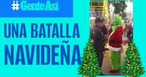 #GenteAsí ¬ ¿Quién ganaría? ¿El Grinch o Santa? Pelea se viraliza en Aguascalientes