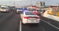 Una combi vuelca en la autopista México-Pachuca; hay un muerto y al menos 16 heridos