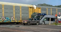 VIDEO FUERTE ¬ Tren embiste a autobús de pasajeros en el Edomex; hay 8 muertos: PC