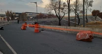 CdMx cierra el Puente de la Concordia por socavón; personal trabaja en la zona