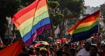 El apoyo a la comunidad LGBTQ+ es respaldado por las mayorías, pero sufre retrocesos