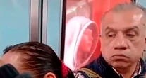 VIDEO ¬ Un joven viaja entre vagones del Metro de la CdMx y desata polémica en redes
