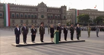 Sheinbaum iza Bandera a media asta en memoria de víctimas de sismos de 1985 y 2017